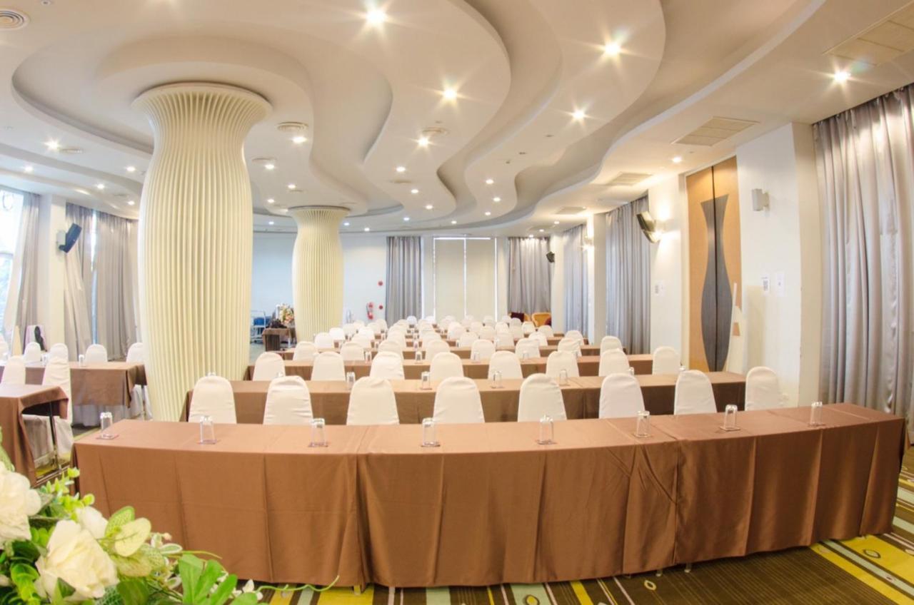 Prajaktra Design Hotel Udon Thani Exteriör bild